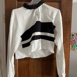 Long sleeve black and white crop top